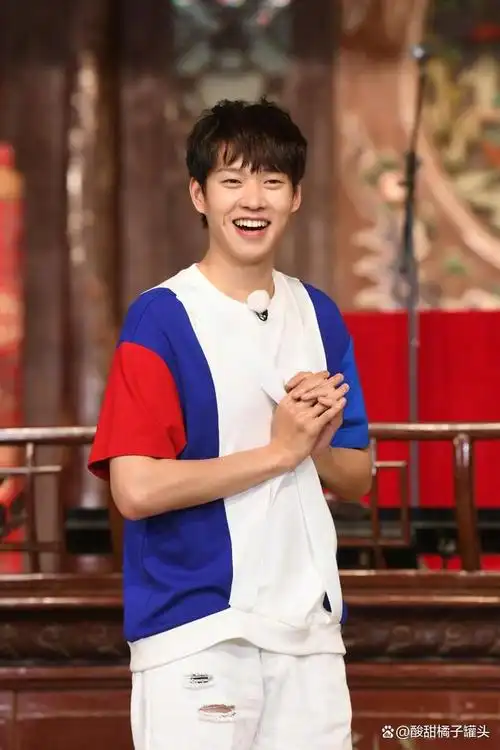 此外,魏大勋在尚未出道之时,曾是一个体重超过200斤的大胖子.