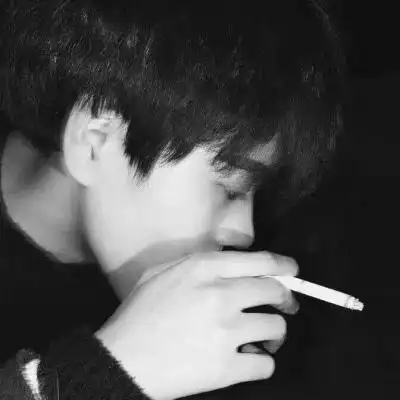 抽烟头像男男生一个人抽烟寂寞伤感图片
