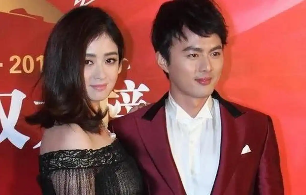 蒋欣和叶祖新之所以分手好像是说男方事业心不强,蒋欣给他拉资源他也