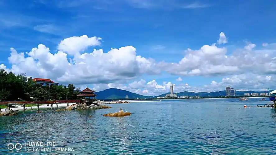 南天白云,大海沙滩,海南三亚风光