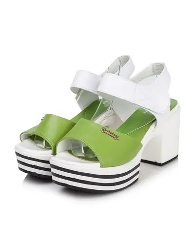 女款绿色牛皮橡胶底凉鞋