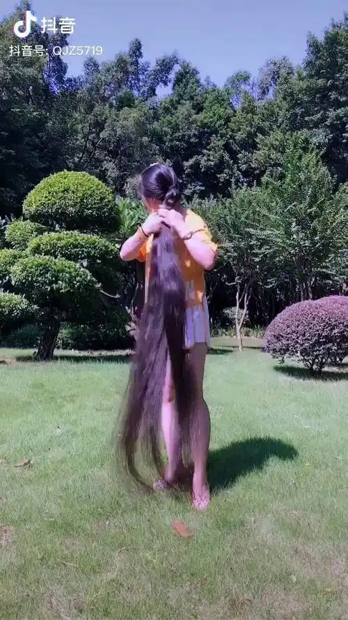 全网最长马尾辫这是快拖地了吧有多长呢