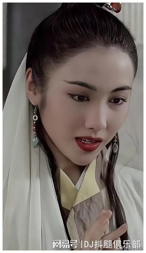 八版"周芷若"对比,高圆圆是8090后经典,但老版更贴近原著