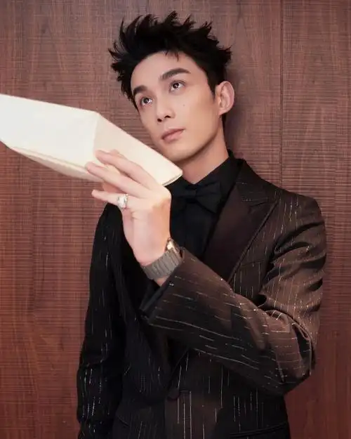 stars love bvlgari#@吴磊leo佩戴bvlgari宝格丽珠宝及腕表作品亮