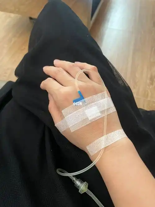 药解决不了的事,用吊瓶来解决,原来生病才知道自己有多脆弱,没有想象