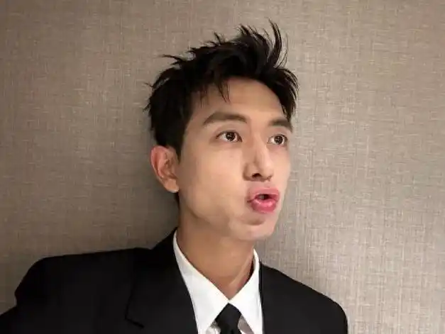 李现网友们也是等候多时了,嘴硬心软的男人,可真行集帅气文艺可爱活力