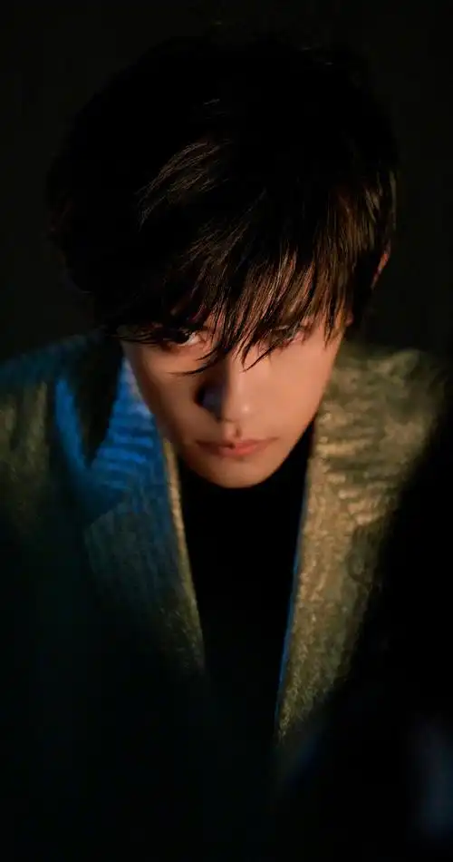 易烊千玺elle3月刊封面##易烊千玺elle世界尽头大片##易烊千玺晒图