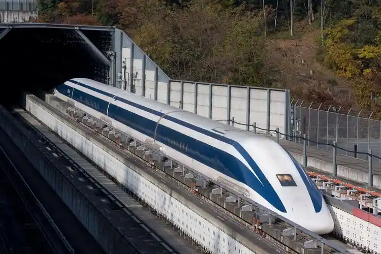 哈拉madrid(盘点世界上15辆速度最快的高铁火车,中国就占了5辆,豪横至