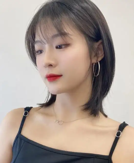 建议40岁女人:别留这4种发型,大多数脸型都不适合,显老没气质