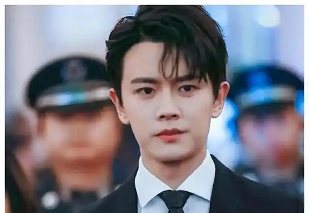 任嘉伦出轨风波真相待解理性吃瓜