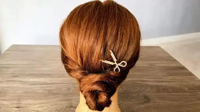 中年妈妈这样盘发,很日常很经典很百搭,居家外出都适合