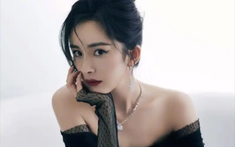 杨幂黑白长裙贵少妇妩媚迷人