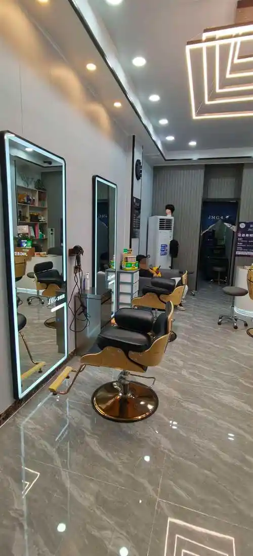 地理位置街道实景经度:110.300436纬度:20.013643