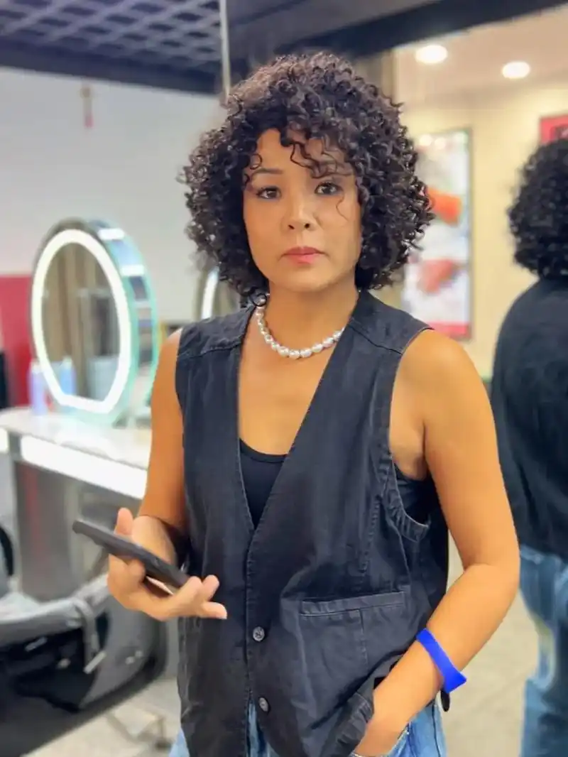 黑皮女生短发爆炸头 很搭配 不简单 酷帅.#我要上热门 #附 - 抖音