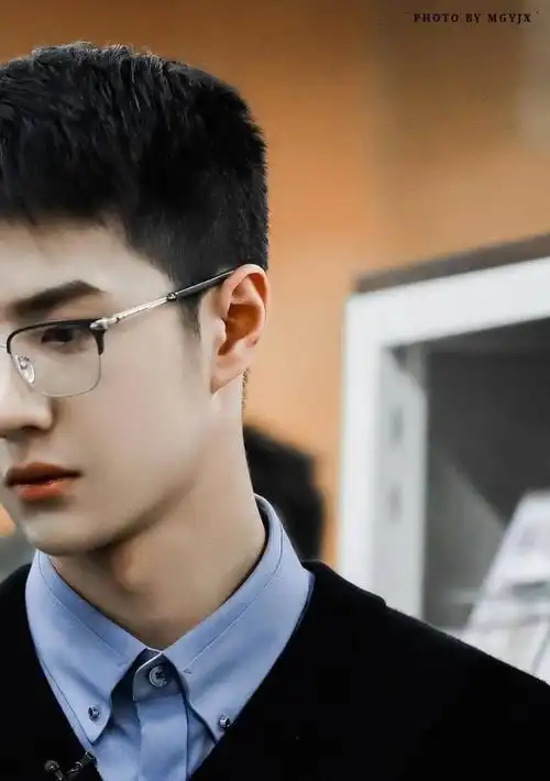 清水脸短寸头王一博放弃之前10年大刀阔斧开干了