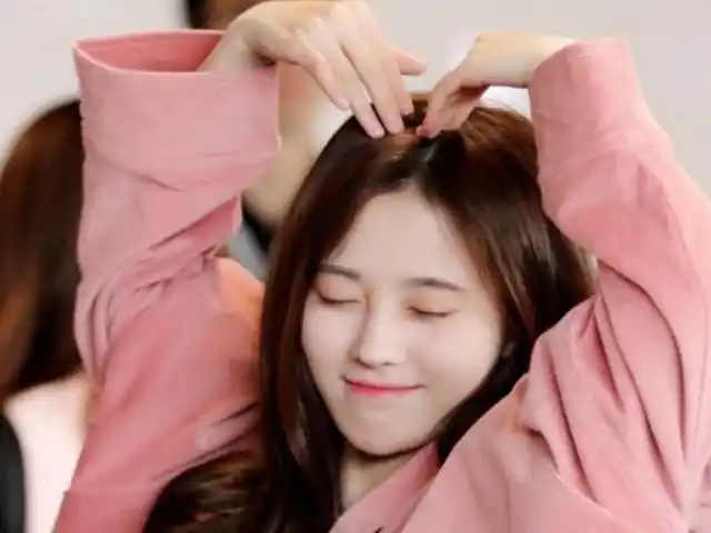 鞠婧祎比心赵露思比心黄明昊比心看到郭麒麟不愧是学霸