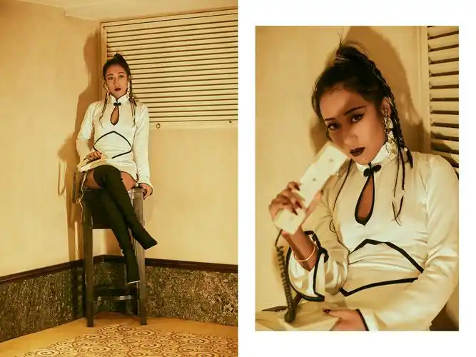 吉克隽逸白色旗袍现身喜获最佳国风ost歌手奖