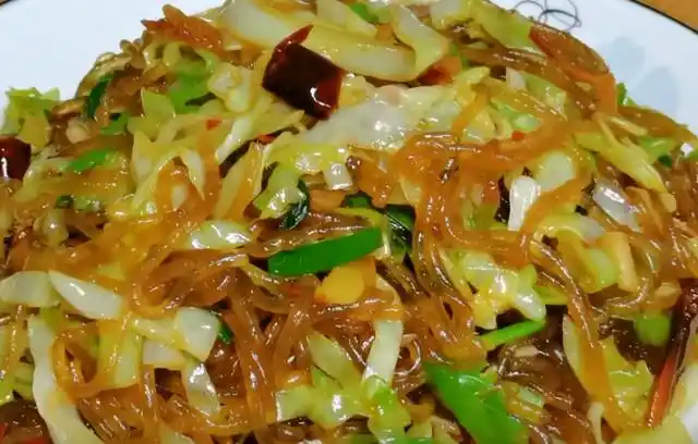 菜炒粉丝怎么做才能让它更美味,煎炸的过程中不粘,滑爽不油腻?