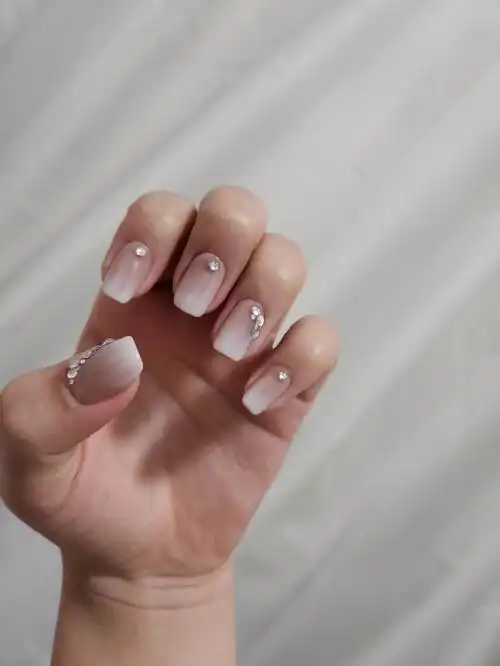 心仪的短款简约美甲