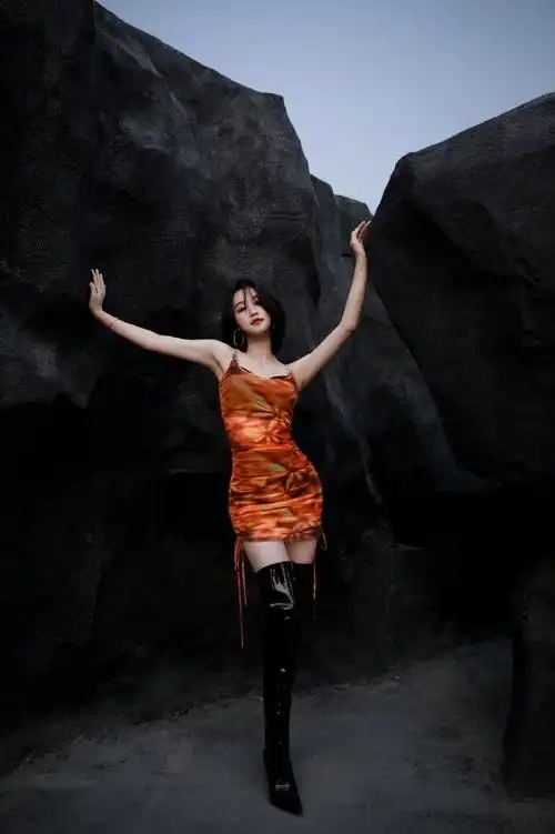 蓝盈莹沙漠狂花大片##蓝盈莹身材比例