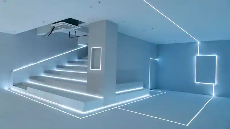 占地面积8000多平米,第一期共拥有12个棚,30多个场景,片场层高3