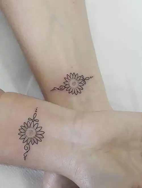 适合纹在手上的情侣纹身图案手部纹身