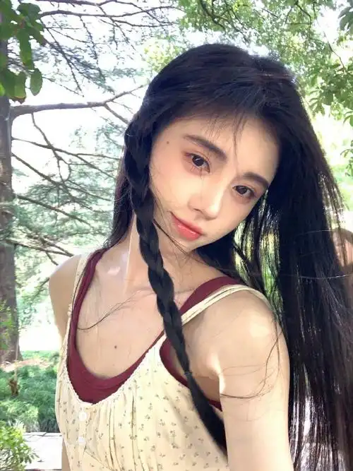 鞠婧祎叠搭吊带裙##鞠婧祎森系日常照