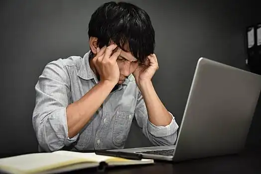 压力,亚洲,商务,男人,疲倦,疲惫,笔记本电脑,灰色背景,加班,工作