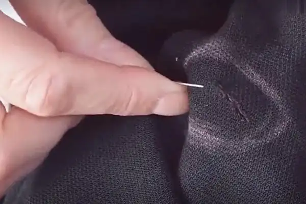 裤子膝盖破巧妙修补图