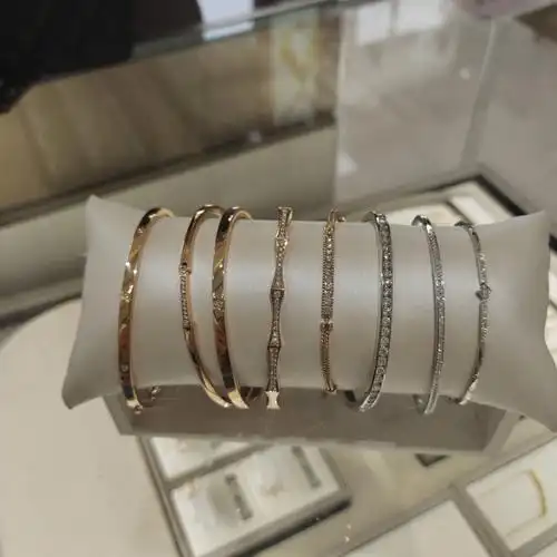 周大福钻石手镯