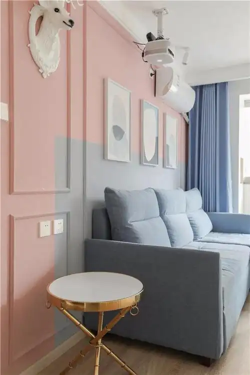 粉色 蓝色的拼接撞色,65㎡的小户型也显大