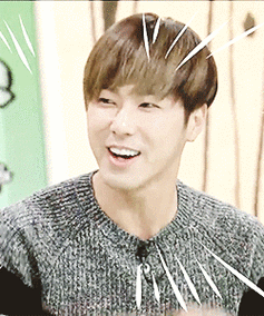 拥有纯真男孩的可爱,又散发成熟男人的魅力,这样的郑允浩有谁能不爱呢