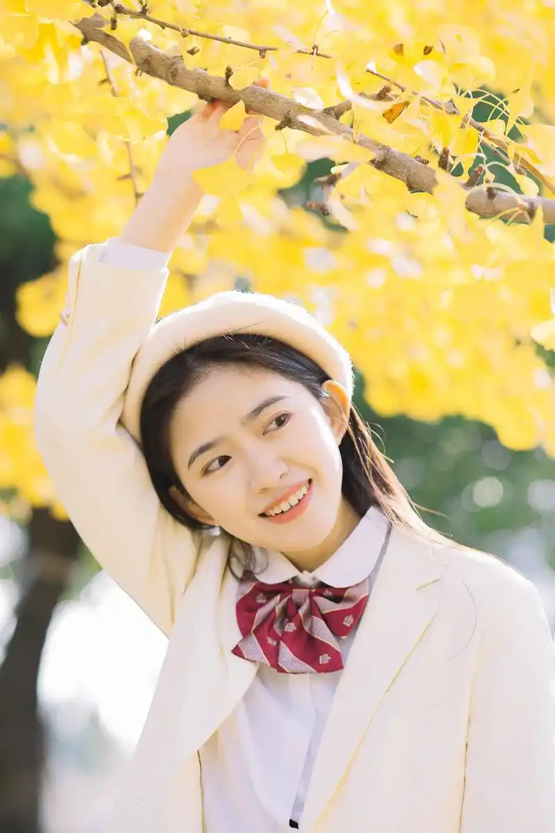 秋天女生拍美照8个拍照姿势和技巧学起来拍照既美又自然