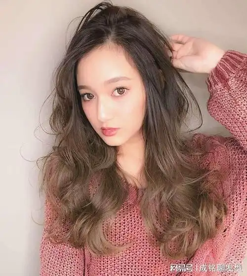 告别老气横秋30岁女性必试的显嫩烫发