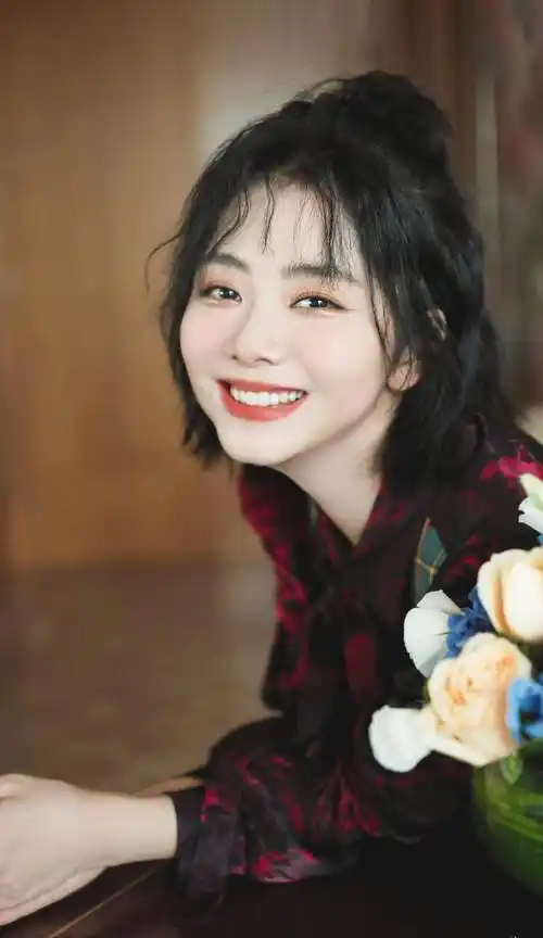 真不敢相信谭松韵已经30多岁了,面对"真实镜头",也很少女_脸型_显得