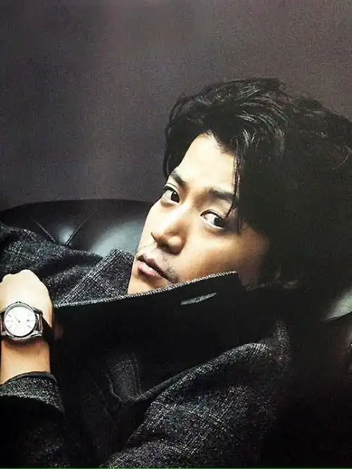 简介:小栗旬帅气迷人写真图片,分享一组小栗旬图片给大家,图中的明星