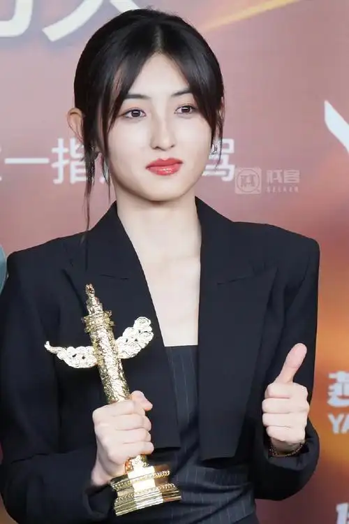 张子枫华表奖优秀女演员##张子枫华表奖最年轻影后