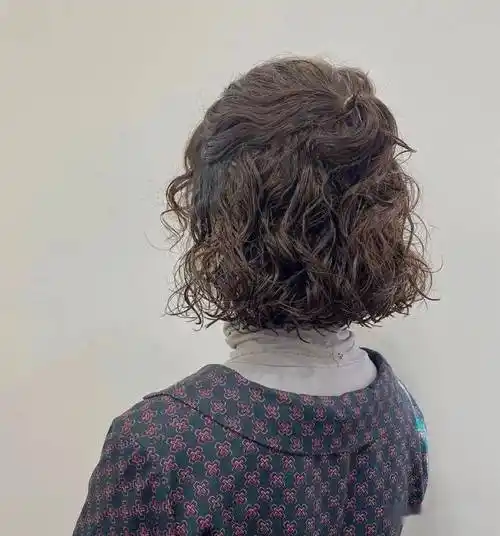 2022发型短发烫个卷显脸小巨减龄