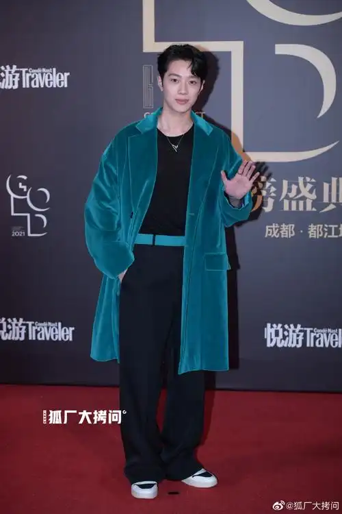 悦游金榜盛典#赖冠霖生图#来啦!身高腿长比例佳,每一张都是做梦素材