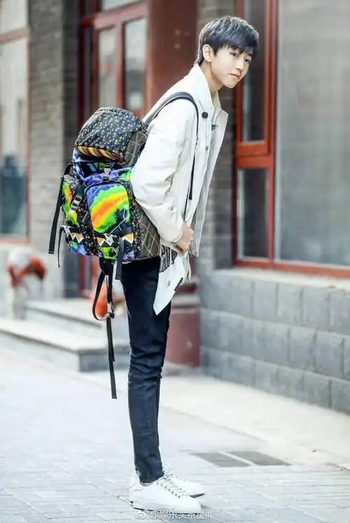 王俊凯身高1米82 男神气质凸显,昔日"国民弟弟"晋升为"国内老公"啦