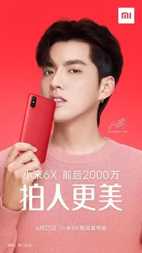 在18年夏天重金签下因freestyle而迅速出圈的吴亦凡,成为小米手机代言