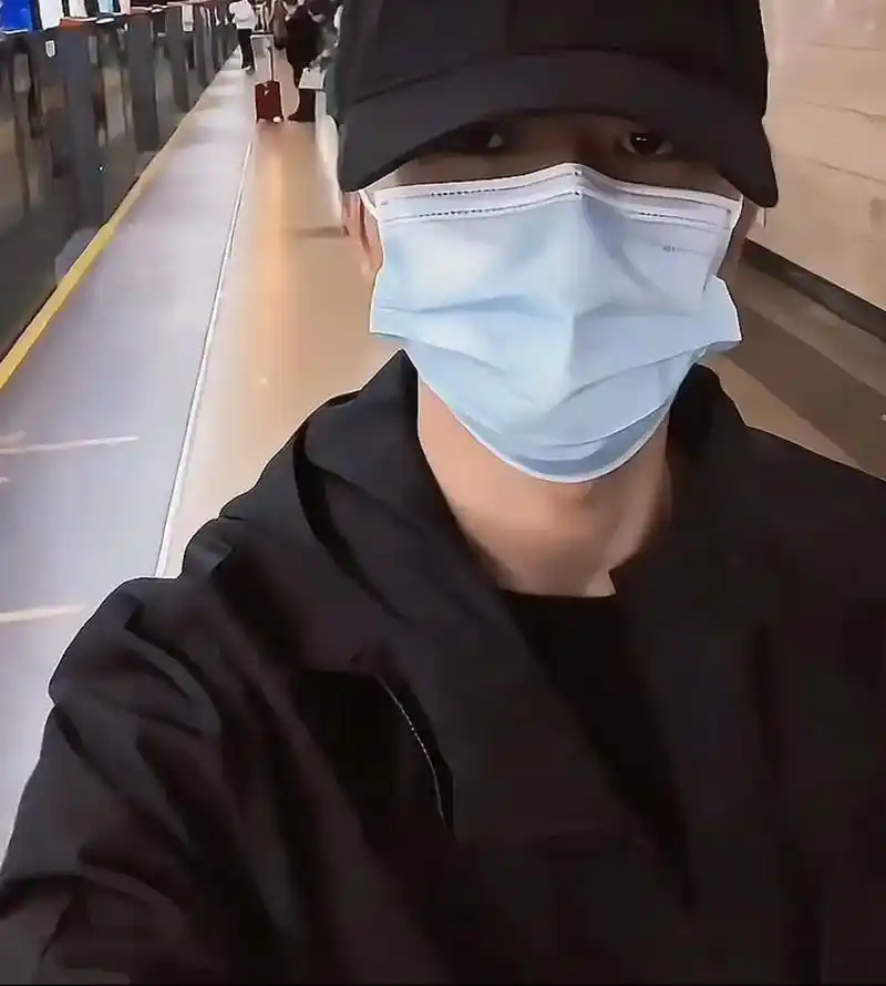 戴口罩也这么帅99 #蔡徐坤 #一眼沦陷 - 抖音