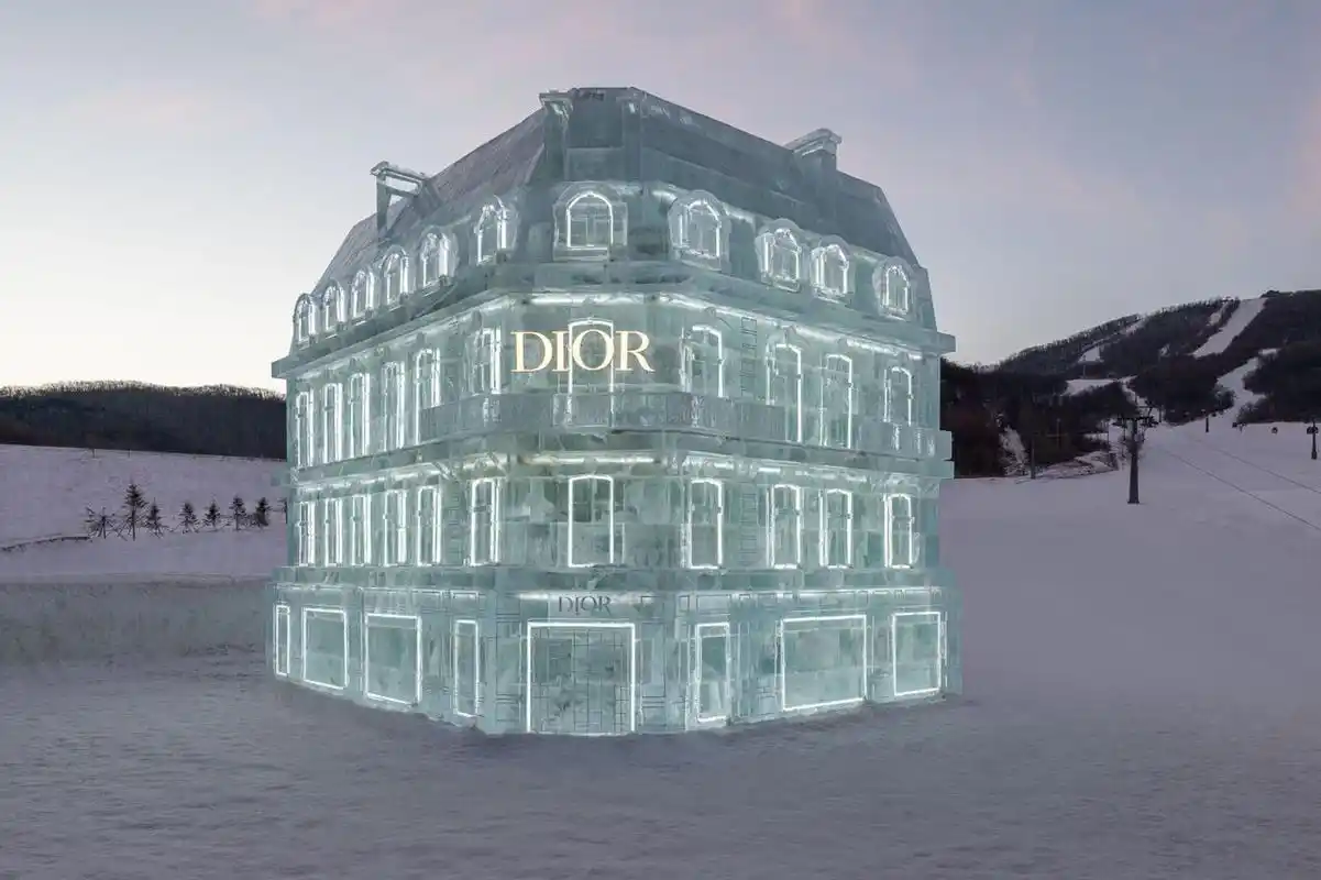100%冰雕制而成的 dior 吉林省的松花湖西武王子大酒店推出了一间快闪