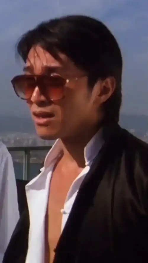 周星驰霸道总裁出场,气场十足!