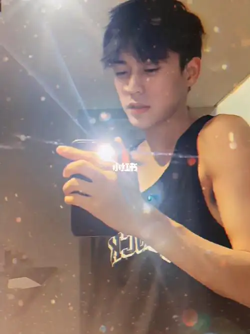 宝藏男孩余庆伟  #余庆伟壁纸  #人鱼线的pdd