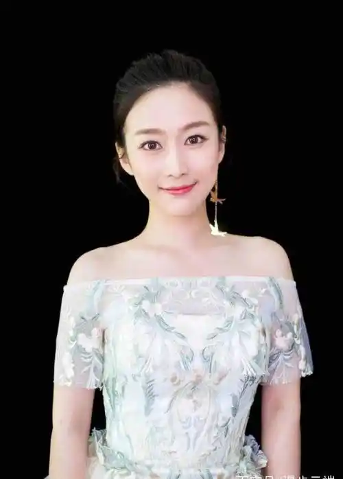 刘美含这张太好看了,身高得有两米吧_的设计_显高_时尚