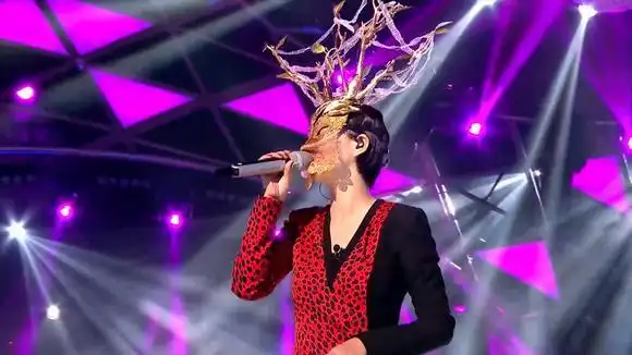 蒙面歌手野草直接把猜评团唱"炸"了!