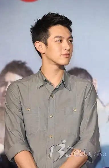 有型的男士短发发型很值得男士们效仿,138小编今天就推荐柯震东的几款