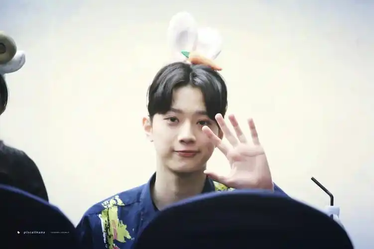 赖冠霖 cr.logo - 堆糖,美图壁纸兴趣社区