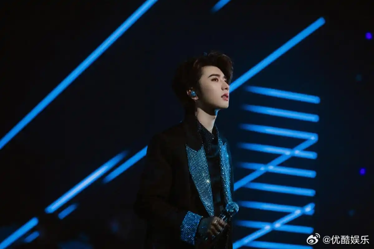 蔡徐坤在演唱会上对粉丝说抱歉  网友:一个骗子和一群傻子的双向奔赴